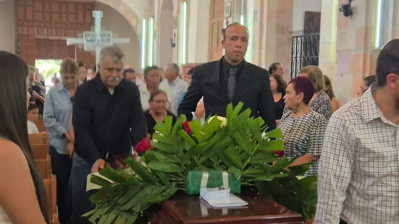 Funeral maestra Lucía Guadalupe en Allende